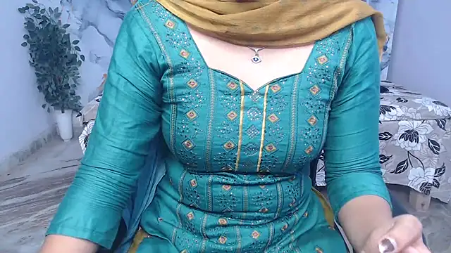 Snapshot of Aayesha-queen chatting on July 11, 2026, 4:02 am Aayesha-queen online show from July 11, 2026, 4:02 am