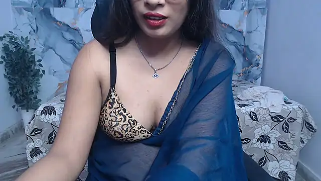 Snapshot of Aayesha-queen chatting on July 13, 2026, 4:34 am Aayesha-queen online show from July 13, 2026, 4:34 am