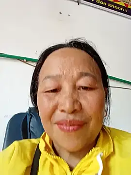 heesuu11 online show from May 20, 2026, 2:41 am
