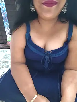 Moonae online show from April 12, 2026, 12:19 pm