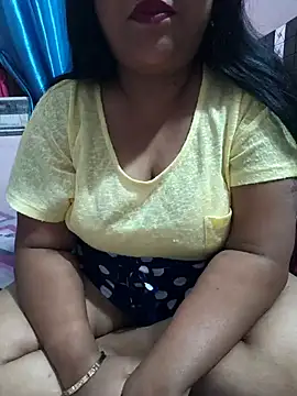 Moonae online show from April 17, 2026, 1:36 pm