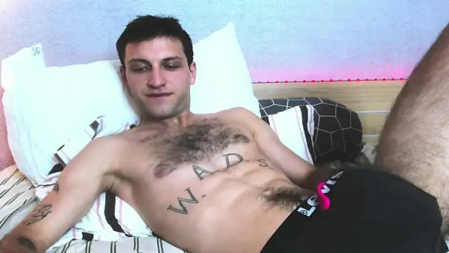 Snapshot of DarkRogue19 chatting on April 12, 2026, 3:37 pm DarkRogue19 online show from April 12, 2026, 3:37 pm