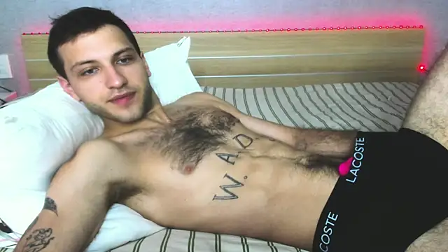 Snapshot of DarkRogue19 chatting on April 9, 2026, 5:20 am DarkRogue19 online show from April 9, 2026, 5:20 am