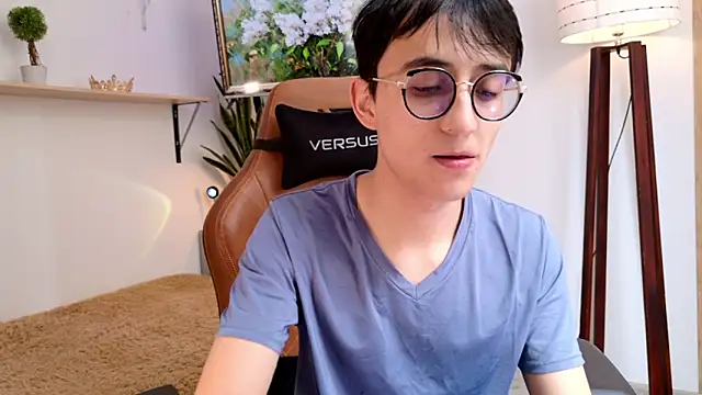 Snapshot of Sr_evann chatting on April 19, 2026, 4:19 pm Sr evann online show from April 19, 2026, 4:19 pm