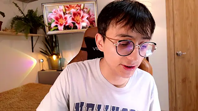 Snapshot of Sr_evann chatting on April 15, 2026, 3:05 pm Sr evann online show from April 15, 2026, 3:05 pm