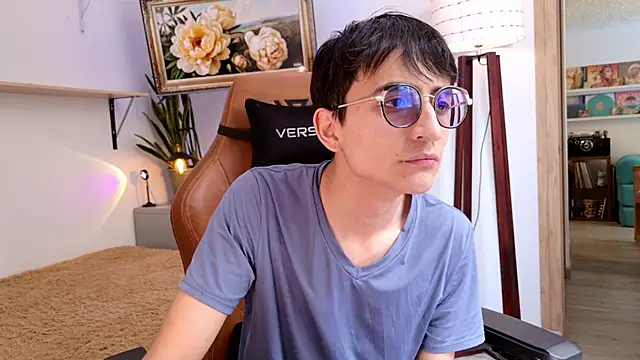 Snapshot of Sr_evann chatting on April 20, 2026, 3:57 pm Sr evann online show from April 20, 2026, 3:57 pm