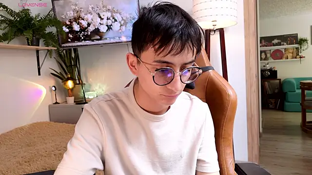 Snapshot of Sr_evann chatting on May 18, 2026, 5:40 pm Sr evann online show from May 18, 2026, 5:40 pm