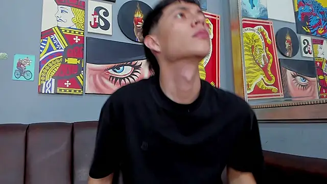 Snapshot of AronTawers chatting on April 11, 2026, 7:06 pm AronTawers online show from April 11, 2026, 7:06 pm