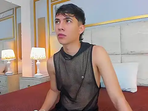 Snapshot of AronTawers chatting on March 8, 2026, 1:03 pm AronTawers online show from March 8, 2026, 1:03 pm