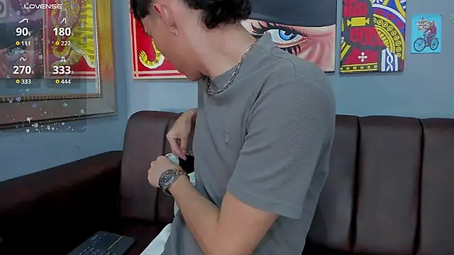 Snapshot of AronTawers chatting on March 27, 2026, 7:26 pm AronTawers online show from March 27, 2026, 7:26 pm