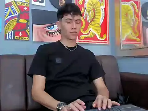 Snapshot of AronTawers chatting on March 3, 2026, 6:59 pm AronTawers online show from March 3, 2026, 6:59 pm