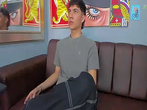 Snapshot of AronTawers chatting on March 5, 2026, 6:59 pm AronTawers online show from March 5, 2026, 6:59 pm