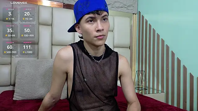 Snapshot of AronTawers chatting on March 25, 2026, 7:24 pm AronTawers online show from March 25, 2026, 7:24 pm