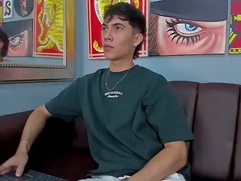 Snapshot of AronTawers chatting on March 7, 2026, 7:08 pm AronTawers online show from March 7, 2026, 7:08 pm