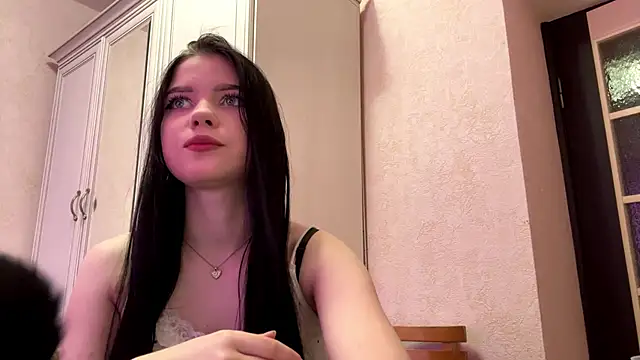 Snapshot of EvonHirth chatting on February 27, 2026, 12:05 pm EvonHirth online show from February 27, 2026, 12:05 pm