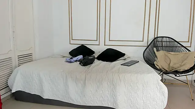 emily gaviria1 online show from April 26, 2026, 12:13 pm