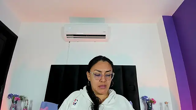 scarlet  ray  online show from March 24, 2026, 10:37 am