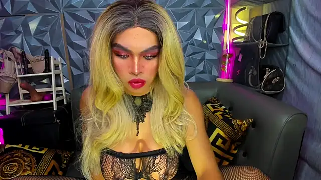 10inDominant Ayesha online show from April 6, 2026, 8:21 pm