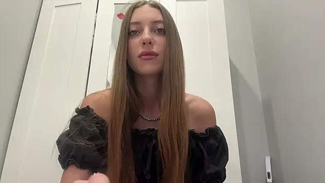 selena favn online show from March 16, 2026, 3:25 am