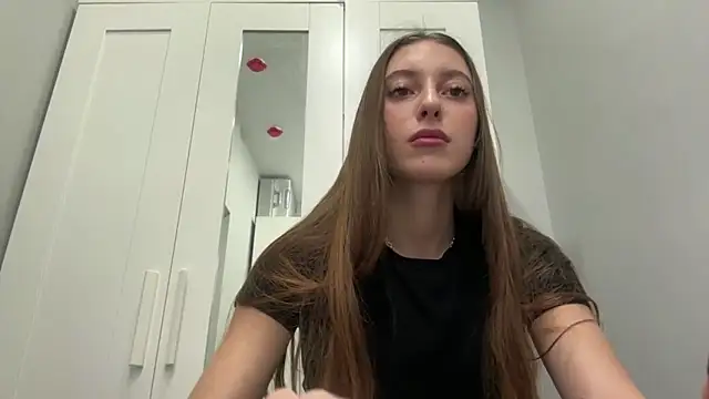 Snapshot of selena_favn chatting on February 24, 2026, 10:16 am selena favn online show from February 24, 2026, 10:16 am