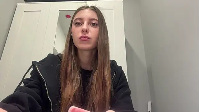 selena favn online show from March 5, 2026, 2:08 am