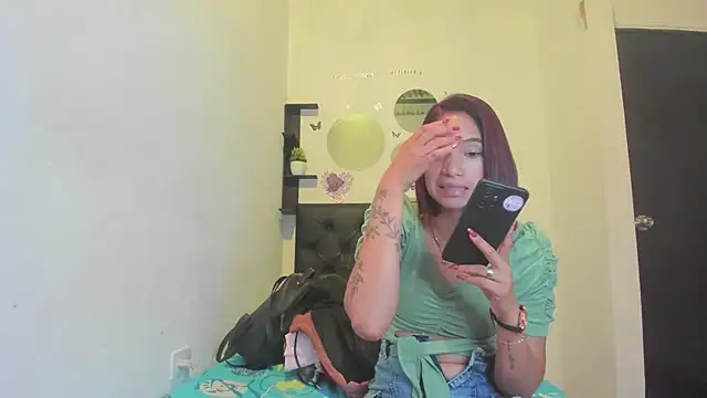 Snapshot of sapphire_brown20 chatting on May 16, 2026, 10:42 pm sapphire brown20 online show from May 16, 2026, 10:42 pm