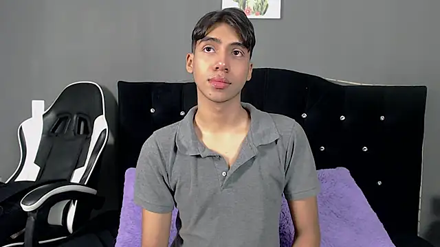 Snapshot of Eros_Lux chatting on May 21, 2026, 12:57 pm Eros Lux online show from May 21, 2026, 12:57 pm