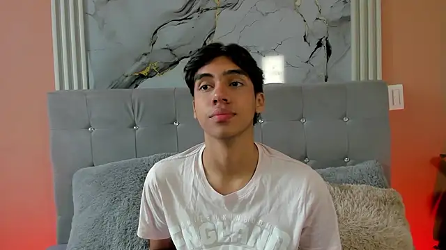 Snapshot of Eros_Lux chatting on May 9, 2026, 12:41 pm Eros Lux online show from May 9, 2026, 12:41 pm