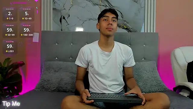 Snapshot of Eros_Lux chatting on May 15, 2026, 12:47 pm Eros Lux online show from May 15, 2026, 12:47 pm