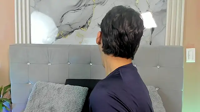 Snapshot of Eros_Lux chatting on April 18, 2026, 12:18 pm Eros Lux online show from April 18, 2026, 12:18 pm