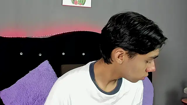 Snapshot of Eros_Lux chatting on April 29, 2026, 12:09 pm Eros Lux online show from April 29, 2026, 12:09 pm