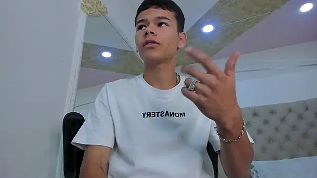 DylanRoyce  online show from March 21, 2026, 12:31 pm