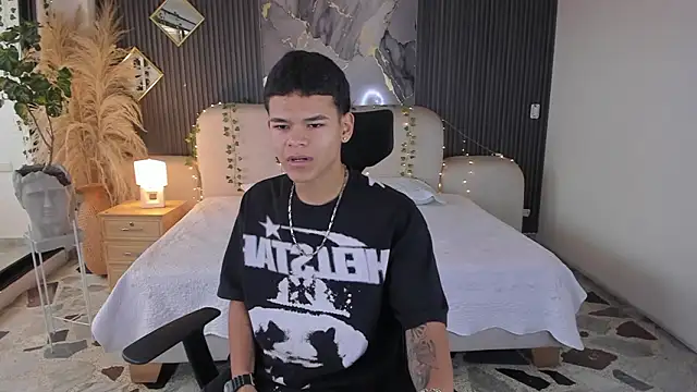 DylanRoyce  online show from March 6, 2026, 12:11 pm