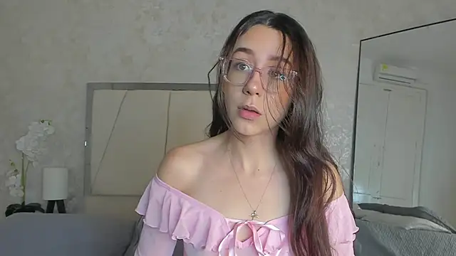 Arii wilde online show from May 15, 2026, 12:03 pm