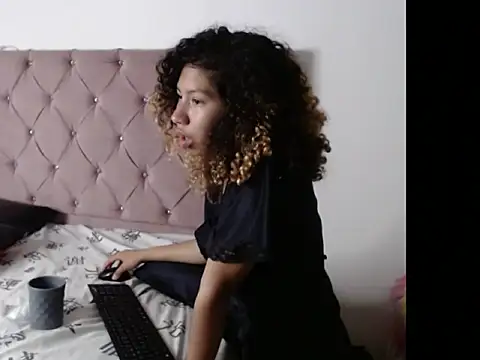 Snapshot of samanta_rosse20 chatting on March 2, 2026, 5:08 am samanta rosse20 online show from March 2, 2026, 5:08 am