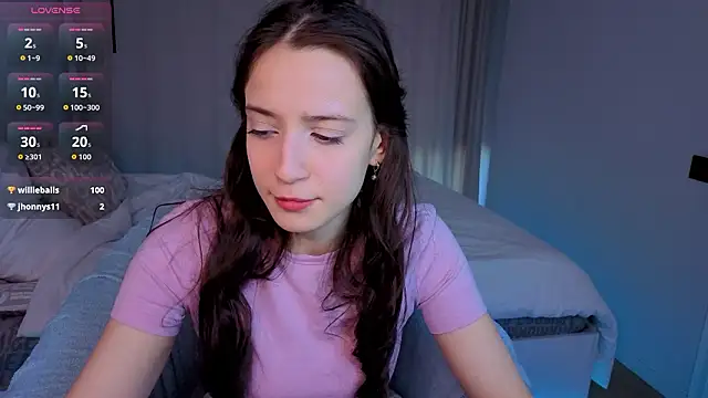 Snapshot of Alyssa_White chatting on February 26, 2026, 2:33 am Alyssa White online show from February 26, 2026, 2:33 am