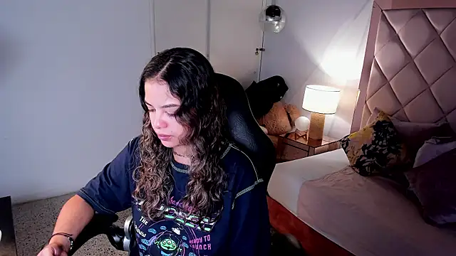 dulce lyraa1 online show from May 28, 2026, 3:58 am
