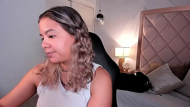dulce lyraa1 online show from July 7, 2026, 8:18 am