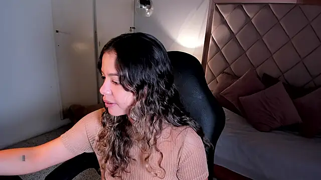 dulce lyraa1 online show from June 5, 2026, 5:12 am