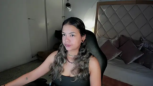 dulce lyraa1 online show from June 17, 2026, 4:01 am