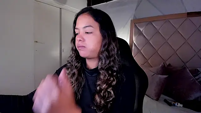 dulce lyraa1 online show from June 19, 2026, 4:29 am