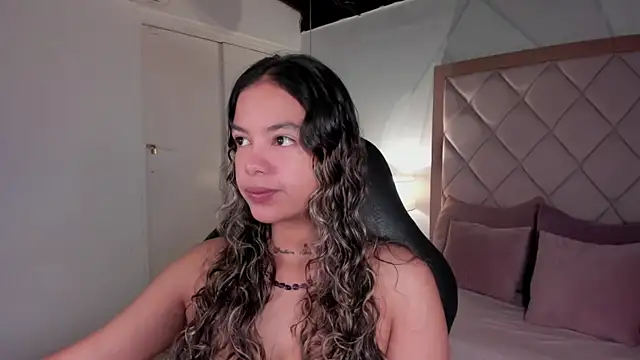 dulce lyraa1 online show from April 30, 2026, 4:41 am