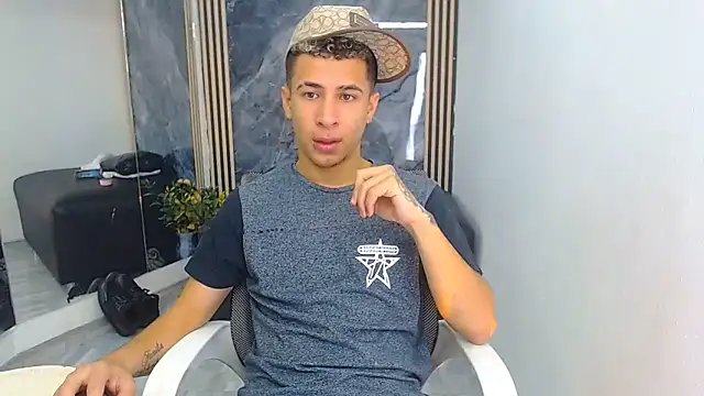 Hollmanhot online show from May 13, 2026, 3:02 am
