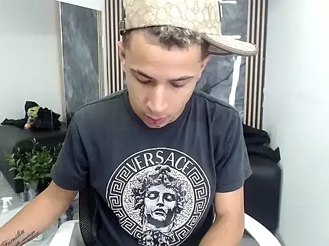 Hollmanhot online show from April 8, 2026, 2:02 am