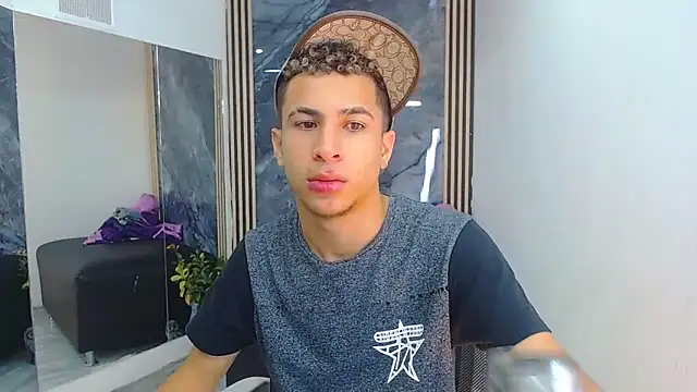 Hollmanhot online show from May 14, 2026, 2:52 am