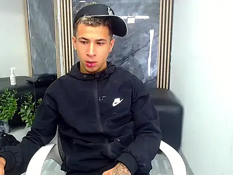 Hollmanhot online show from April 15, 2026, 2:17 am