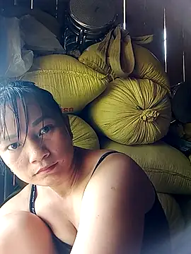 mami-rubi online show from April 8, 2026, 3:08 am