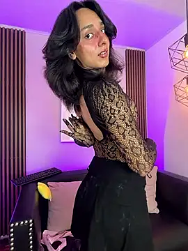 Elisasue online show from May 17, 2026, 3:06 am