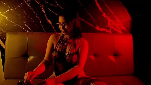 venus laurent online show from February 24, 2026, 10:05 am