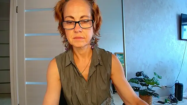 LioraWeiss online show from June 30, 2026, 8:36 am